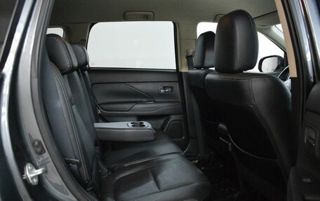 Mitsubishi Outlander III рестайлинг 3, 2014 год, 1 880 000 рублей, 14 фотография