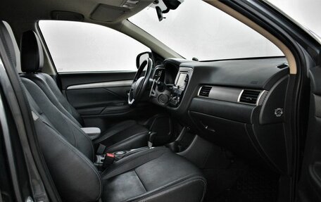 Mitsubishi Outlander III рестайлинг 3, 2014 год, 1 880 000 рублей, 13 фотография