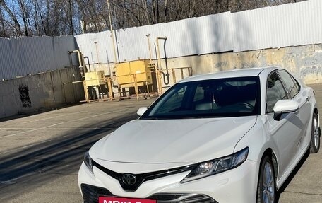 Toyota Camry, 2018 год, 3 200 000 рублей, 9 фотография