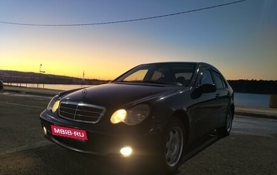 Mercedes-Benz C-Класс, 2004 год, 660 000 рублей, 1 фотография