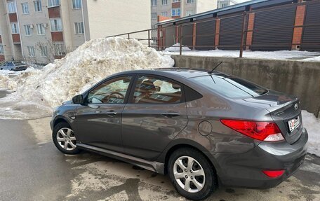 Hyundai Solaris II рестайлинг, 2013 год, 900 000 рублей, 3 фотография