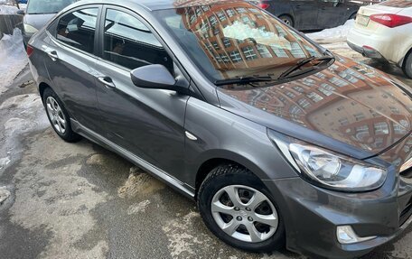 Hyundai Solaris II рестайлинг, 2013 год, 900 000 рублей, 2 фотография