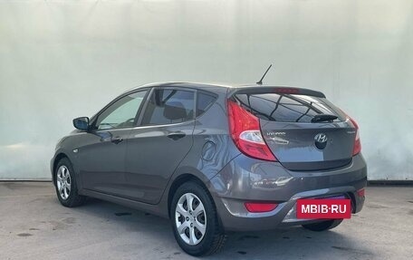 Hyundai Solaris II рестайлинг, 2011 год, 750 000 рублей, 5 фотография