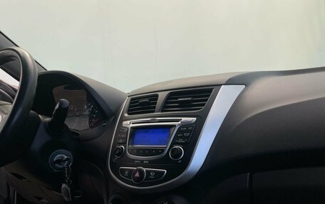 Hyundai Solaris II рестайлинг, 2011 год, 750 000 рублей, 18 фотография