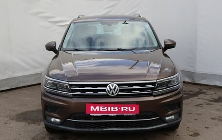 Volkswagen Tiguan II, 2017 год, 2 399 000 рублей, 2 фотография