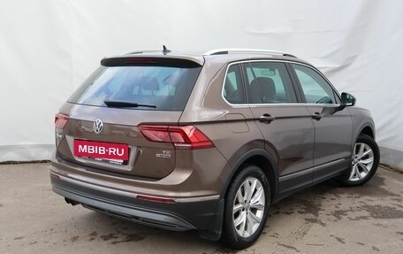 Volkswagen Tiguan II, 2017 год, 2 399 000 рублей, 4 фотография