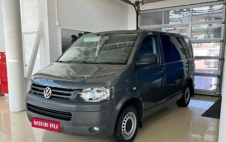 Volkswagen Caravelle T5, 2012 год, 2 499 900 рублей, 3 фотография