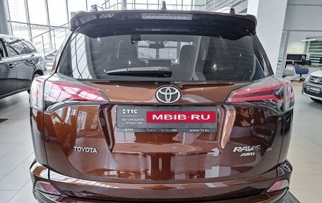 Toyota RAV4, 2018 год, 2 649 000 рублей, 6 фотография