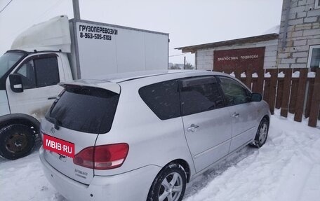 Toyota Ipsum II, 2001 год, 845 000 рублей, 2 фотография