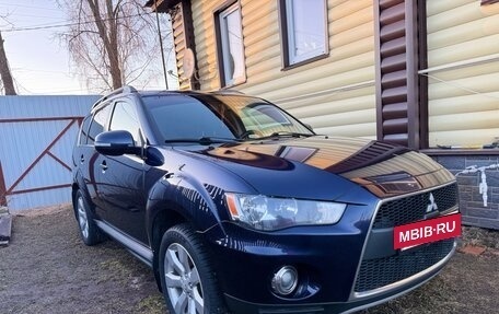 Mitsubishi Outlander III рестайлинг 3, 2011 год, 1 380 000 рублей, 2 фотография