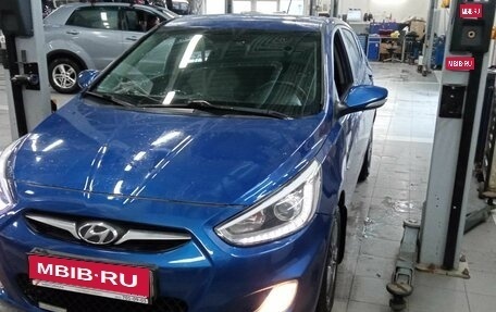 Hyundai Solaris II рестайлинг, 2011 год, 830 000 рублей, 1 фотография