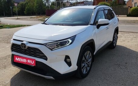 Toyota RAV4, 2020 год, 3 950 000 рублей, 2 фотография