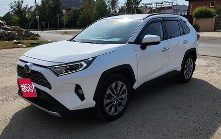 Toyota RAV4, 2020 год, 3 950 000 рублей, 3 фотография