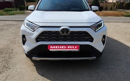 Toyota RAV4, 2020 год, 3 950 000 рублей, 9 фотография