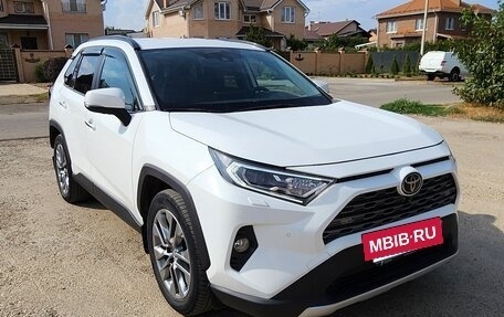 Toyota RAV4, 2020 год, 3 950 000 рублей, 8 фотография