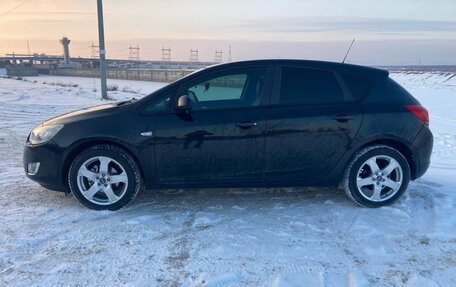 Opel Astra J, 2011 год, 850 000 рублей, 2 фотография