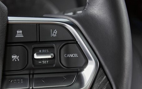 Toyota Land Cruiser, 2023 год, 13 990 000 рублей, 33 фотография