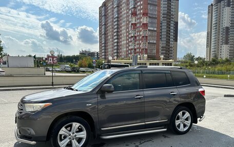 Toyota Highlander III, 2011 год, 2 200 000 рублей, 4 фотография