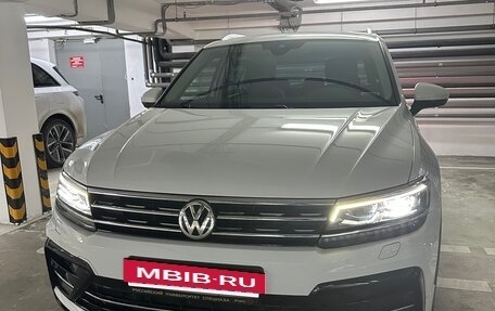 Volkswagen Tiguan II, 2019 год, 3 700 000 рублей, 3 фотография