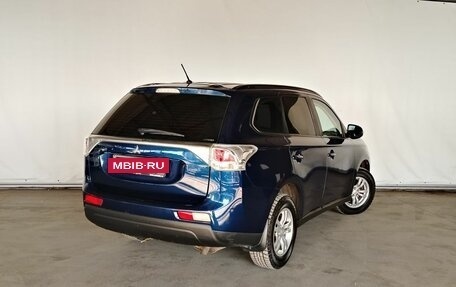 Mitsubishi Outlander III рестайлинг 3, 2013 год, 1 599 000 рублей, 5 фотография