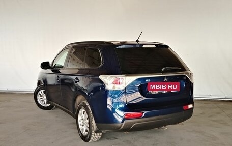 Mitsubishi Outlander III рестайлинг 3, 2013 год, 1 599 000 рублей, 7 фотография