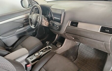 Mitsubishi Outlander III рестайлинг 3, 2013 год, 1 599 000 рублей, 13 фотография