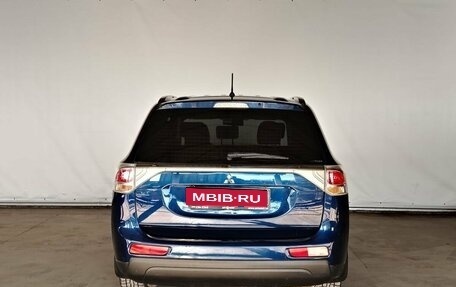 Mitsubishi Outlander III рестайлинг 3, 2013 год, 1 599 000 рублей, 6 фотография