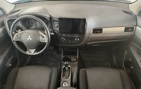 Mitsubishi Outlander III рестайлинг 3, 2013 год, 1 599 000 рублей, 12 фотография