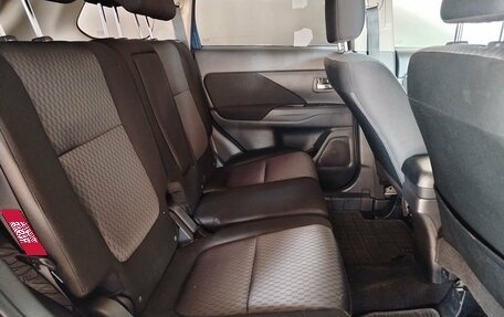 Mitsubishi Outlander III рестайлинг 3, 2013 год, 1 599 000 рублей, 15 фотография