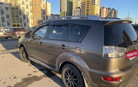 Mitsubishi Outlander III рестайлинг 3, 2010 год, 1 400 000 рублей, 9 фотография