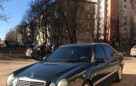 Mercedes-Benz E-Класс, 1995 год, 320 000 рублей, 1 фотография