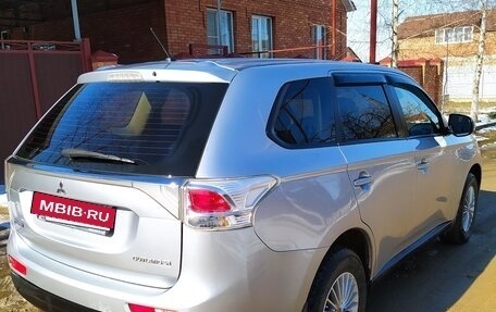 Mitsubishi Outlander III рестайлинг 3, 2013 год, 1 350 000 рублей, 12 фотография