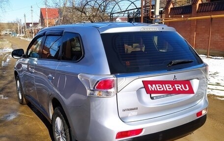 Mitsubishi Outlander III рестайлинг 3, 2013 год, 1 350 000 рублей, 13 фотография