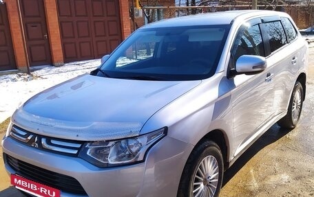 Mitsubishi Outlander III рестайлинг 3, 2013 год, 1 350 000 рублей, 9 фотография