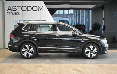 Volkswagen Tiguan II, 2023 год, 4 949 000 рублей, 4 фотография