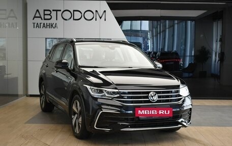 Volkswagen Tiguan II, 2023 год, 4 949 000 рублей, 3 фотография