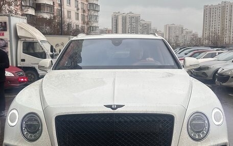 Bentley Bentayga I, 2016 год, 12 000 000 рублей, 1 фотография