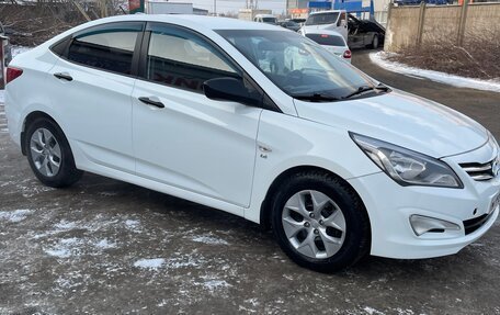 Hyundai Solaris II рестайлинг, 2015 год, 840 000 рублей, 2 фотография