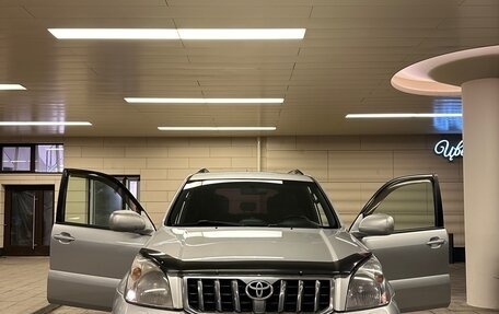 Toyota Land Cruiser Prado 120 рестайлинг, 2006 год, 2 050 000 рублей, 2 фотография