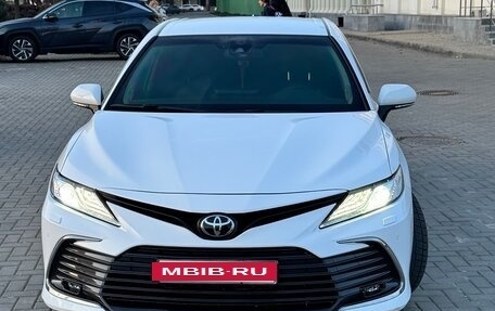 Toyota Camry, 2021 год, 3 800 000 рублей, 2 фотография