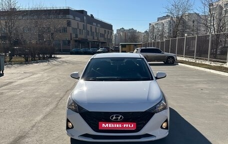 Hyundai Solaris II рестайлинг, 2021 год, 1 750 000 рублей, 1 фотография