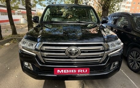 Toyota Land Cruiser 200, 2017 год, 5 550 000 рублей, 2 фотография