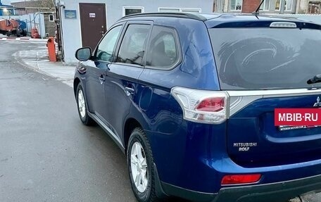 Mitsubishi Outlander III рестайлинг 3, 2013 год, 590 000 рублей, 3 фотография