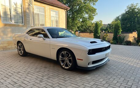 Dodge Challenger III рестайлинг 2, 2020 год, 4 200 000 рублей, 1 фотография