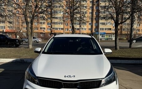 KIA Rio IV, 2022 год, 2 000 000 рублей, 2 фотография