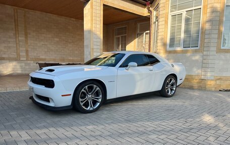 Dodge Challenger III рестайлинг 2, 2020 год, 4 200 000 рублей, 3 фотография