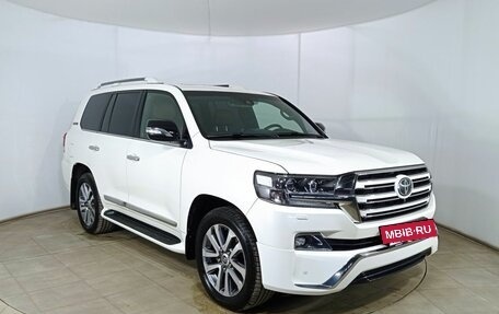 Toyota Land Cruiser 200, 2017 год, 5 999 000 рублей, 3 фотография