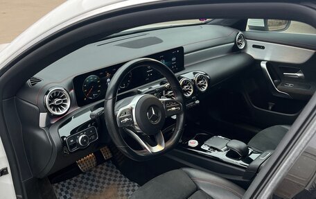 Mercedes-Benz CLA, 2019 год, 3 100 000 рублей, 7 фотография