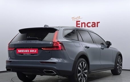 Volvo V60 Cross Country II, 2022 год, 2 800 090 рублей, 4 фотография