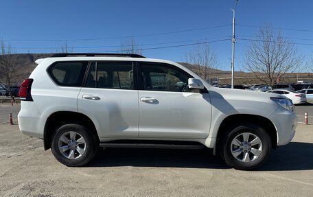 Toyota Land Cruiser Prado 150 рестайлинг 2, 2022 год, 5 800 000 рублей, 2 фотография